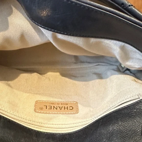 Chanel Quilted Black Shoulder Bag with Gold Accents - Picture 15 of 16